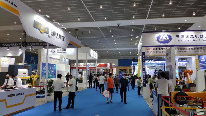 在众多logo设计素材网站中，我们可以将其大致分为以下几类：
